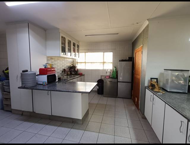 3 BEDROOM HOUSE FOR SALE IN VANDERBIJLPARK SE 4
